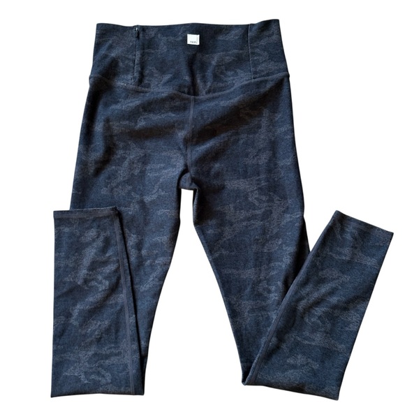Vuori Clean Elevation Black Camo Leggings Size Medium Pockets - Picture 4 of 6